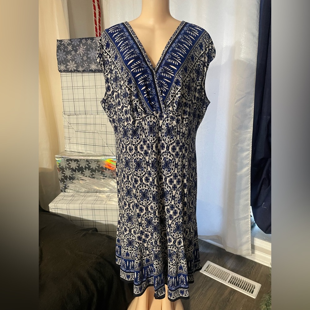 Jones New York blue and white geo floral print cap sleeve dress size 18 W Stretc
